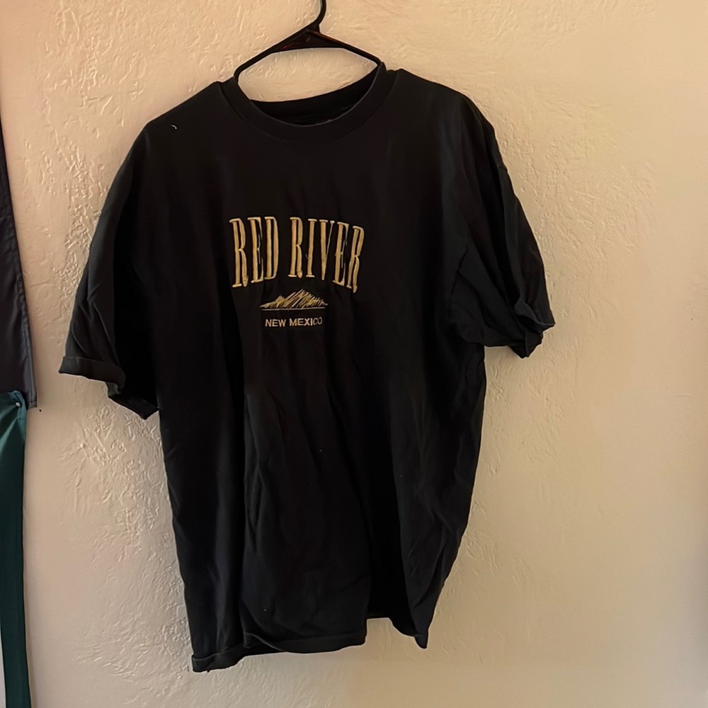Vintage red river New Mexico tee shirt embroidered nature black